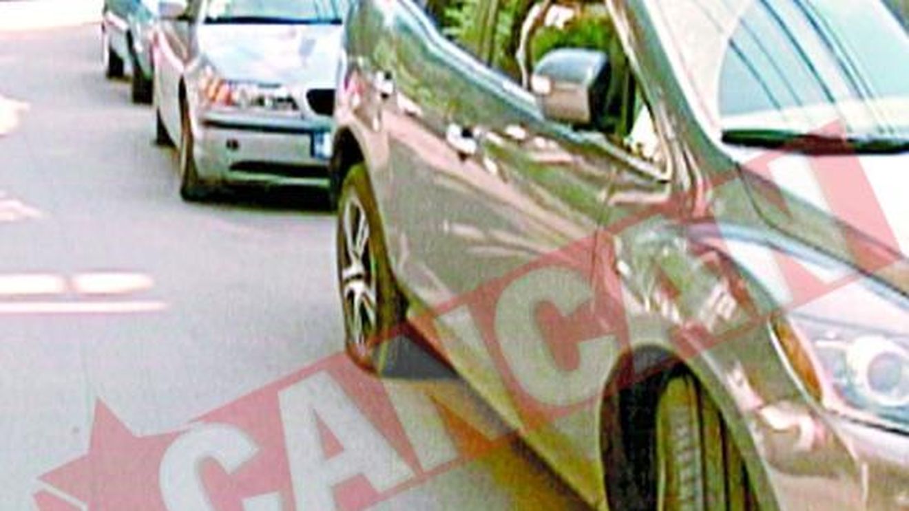 A taiat cauciucurile de la sapte masini