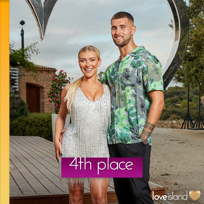 Acesta este cuplul de pe locul al patrulea, din formatul original Love Island (Foto: Instagram @loveisland)