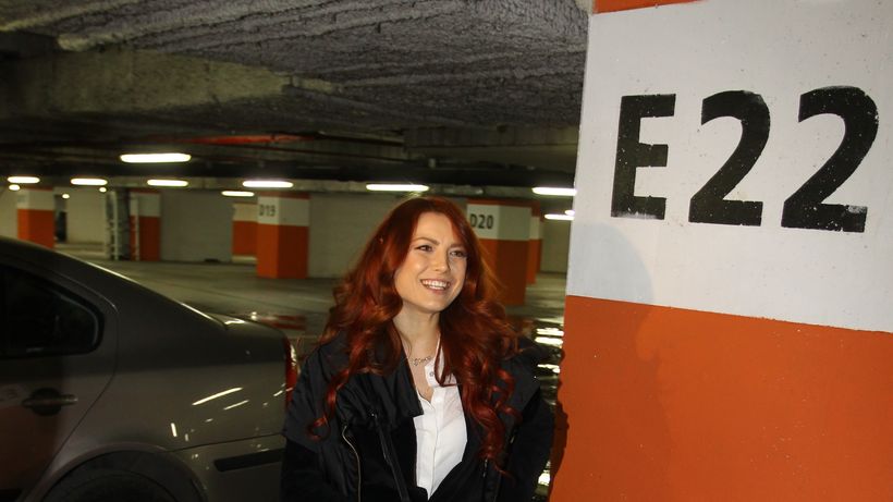 Ce bone filipineze…Elena Gheorghe si sora ei fac cu schimbul la „crescut copii”!