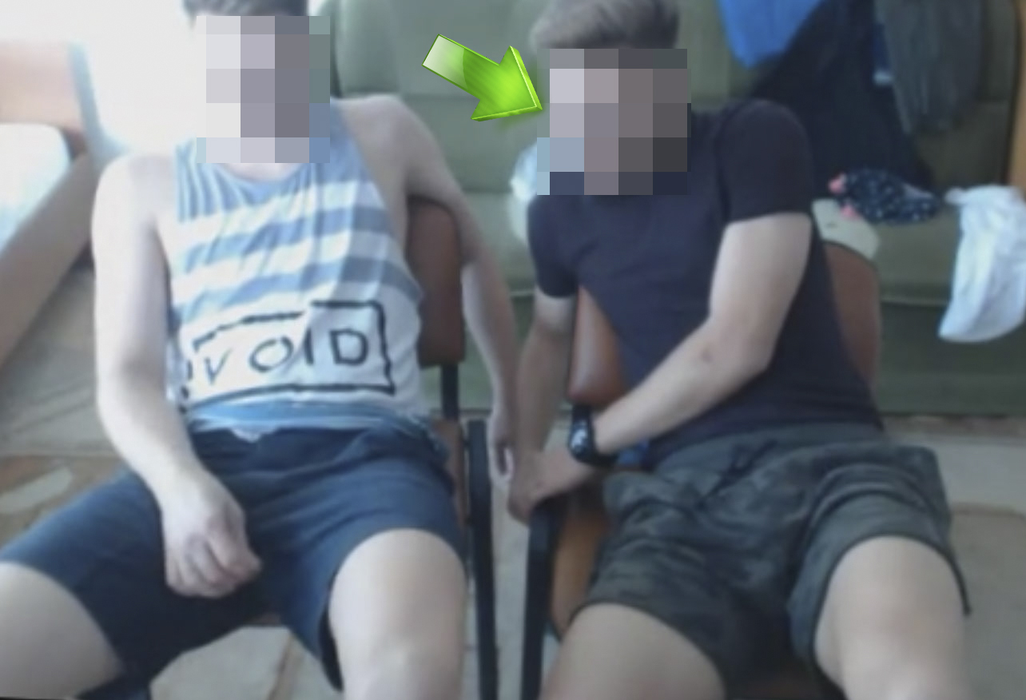 Unul dintre puștii-minune ai “naționalei”, filmat gol pușcă în ipostaze bolnăvicioase