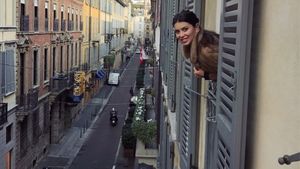 Prezentatoarea DIGI 24 a preluat controlul total al relaţiei cu Stelu :) Sexy Laura l-a transformat pe mega milionarul Stelu ANRP într-un…