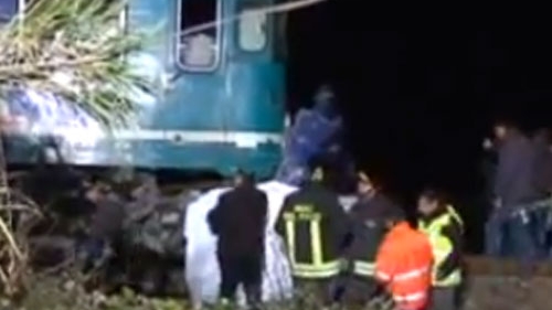 Accident cumplit în Italia! Şase români au murit după ce maşina lor a fost lovită de tren