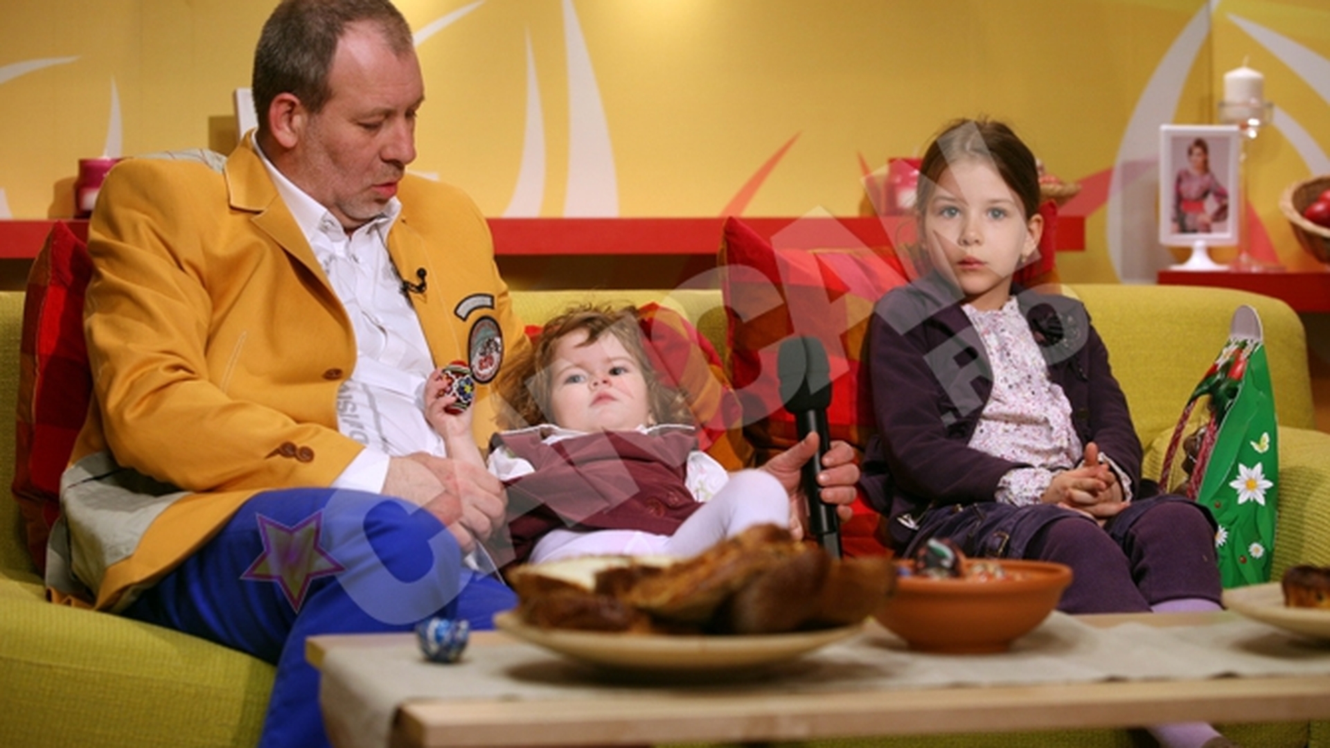 Uite ce fetite frumoase are Florin Busuioc! In premiera la TV