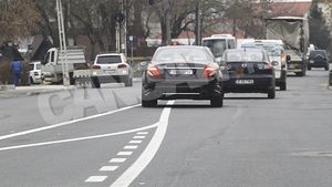 Milionarul Gigi ”rupe” în două Mercedesul de 100.000 € al lui Piţi!