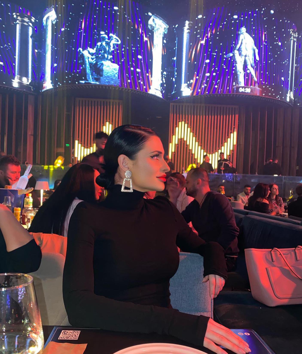Ramona, o cunoscută animatoare într-un club din București