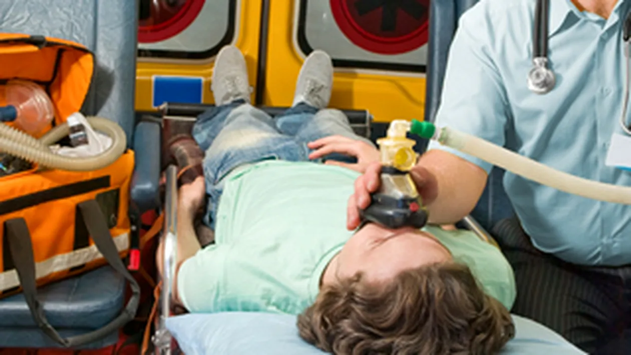 Trei persoane au ajuns la spital dupa ce soferul microbuzului in care se aflau a adormit la volan!