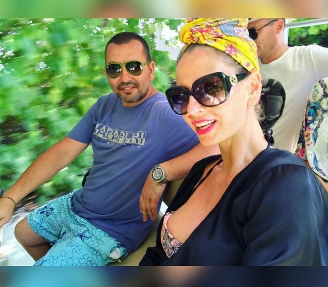 Andreea Bănică a vrut să pozeze sexy, dar s-a făcut de râs! Detaliul rușinos din spatele ei