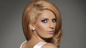 Andreea Banica: Am facut o pasiune pentru pantofi! Cere parerea fanilor in privinta tinutelor de scena!