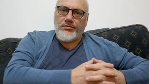 Psihologul Cristian Andrei, dus la audieri în cătușe! Ce ținea în mână, în timp ce era escortat de polițiști