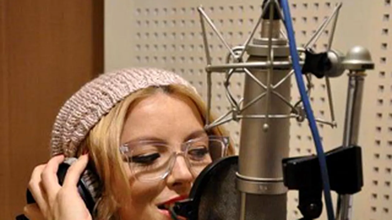 Elena Gheorghe nu ia pauza de la cariera muzicala! Viitoarea mamica inregistreaza un nou single!