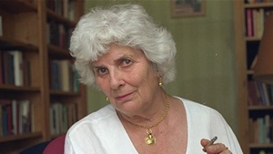 Elizabeth Jane Howard, scriitoare, model, actriţă şi dramaturg, a murit vineri dimineaţă