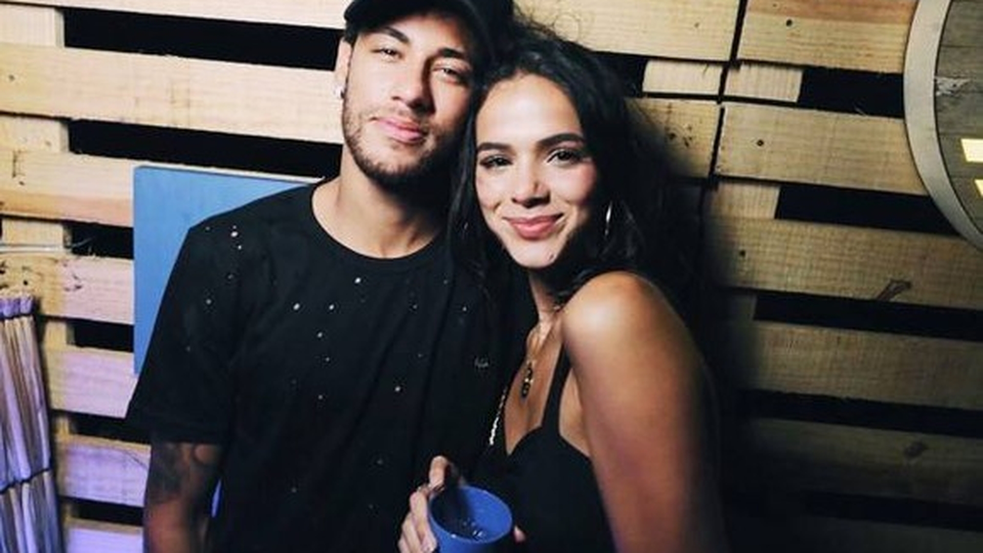 Fetelor, Neymar e liber! S-a despărțit de iubită după o discuție despre politică