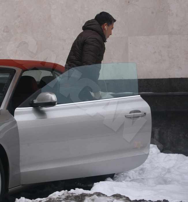 Designerul Casei Regale a României a luat prânzul în maşină!