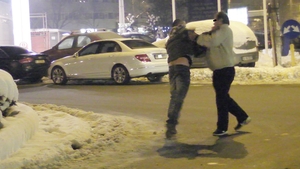 Petrecere terminata in duba politiei! S-au imbatat si s-au incaierat pe mijlocul strazii!