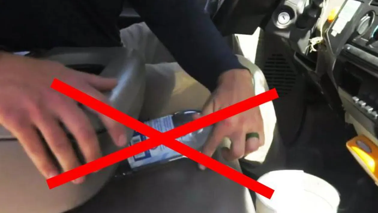 Atenție, români: NU lăsați sticle cu apă în mașină. Autoritățile fac apel