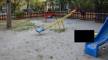 Descoperire macabră în Craiova. Un tânăr a fost găsit spânzurat într-un loc de joacă pentru copii