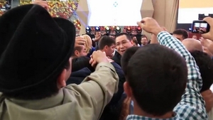 Mondenii fac senzatie pe net cu un episod filmat in timpul lansarii candidaturii lui Victor Ponta! Vezi ce au putut sa faca