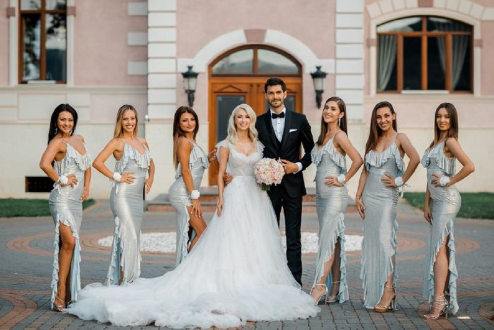Andreea Bălan și George Burcea, alături de domnișoarele de onoare