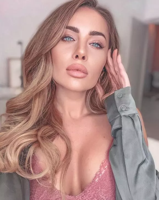 Oana Monea, de nerecunoscut după ce și-a operat fața: ”Cu siguranță a dat greș”