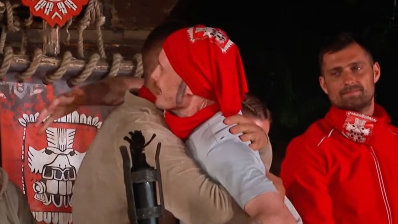 Ce i-a șoptit Călin Donca lui Iustin HVNDS la ureche, după ce a fost eliminat de la Survivor? Gabi Tamaș s-a uitat lung la el