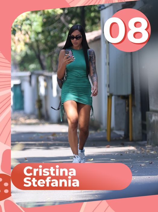 TOP 40 de vedete care au scos „artileria grea” la soare. Cristina Ștefania, Alexia Eram sau Andreea Bălan fac senzație în rochițe mini, mulate chiar și nemachiate
