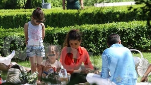 Cum o răsfaţă tatăl ei pe fiica Laurei Teodoru! Imagini exclusive!