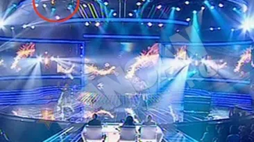 A luat foc scena la X Factor! Tot juriul s-a speriat de moarte, iar publicul a intrat in panica!