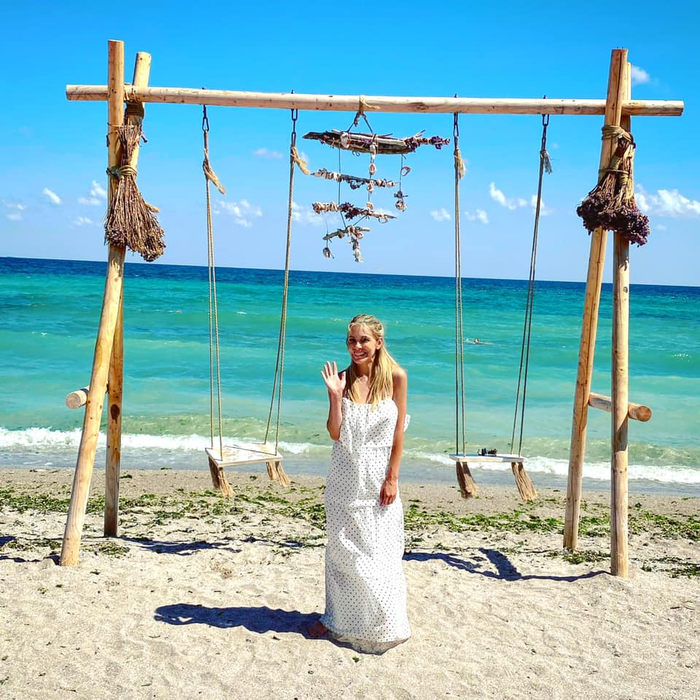 Andreea Ibacka, surprinsă în poziții HOT pe placa de surf! Gestul făcut de Cabral în timp ce soția lui avea un costum de baie decoltat