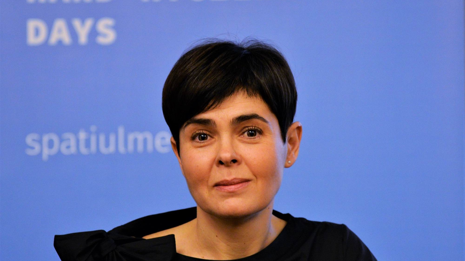 Dr. Andreea Moldovan avertizează: „Un elev, bolnav de COVID-19 de la şcoală, şi-a îmbolnăvit nouă rude, printre care și bunicii”