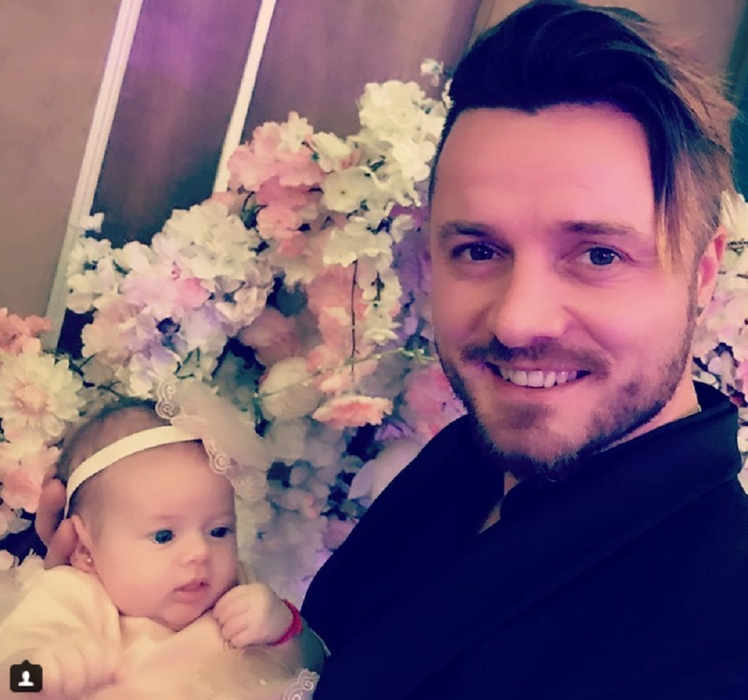 Gabriela Cristea i-a îngrijorat pe toţi după ce a pozat-o AŞA aşa cu fiica sa: „Face doar rău bebelinei”. Reacţia vedetei după ce a primit avertizări alarmante