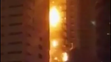 VIDEO -  Incendiu spectaculos într-un zgârie-nori din Emiratele Arabe Unite 
