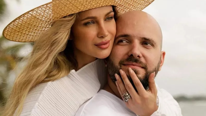 Dovada că Lora nu divorțează de Ionuț Ghenu. Artista a făcut imaginea publică!