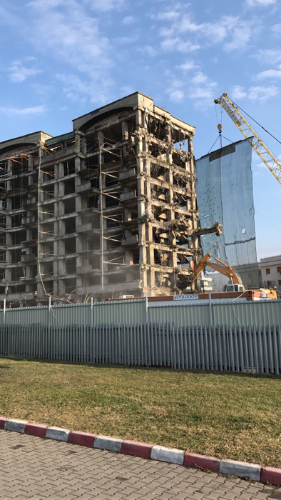 Construcţia a fost demolată în această după-amiază