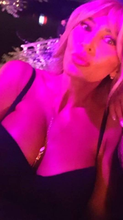 Maya, sexy-patroneasa MedLife, este noua "Regină a selfiurilor" din lumea bună