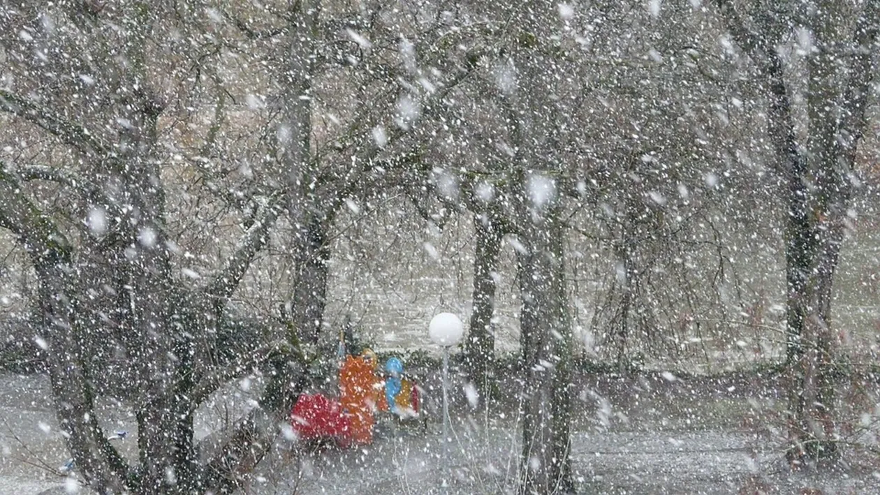 Prognoza meteo 15 ianuarie: cod portocaliu de vreme severă! Două judeţe se află sub avertizate de  viscol