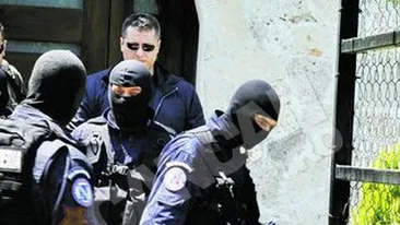 Descindere in forta la vila secretarului general al MAI! Mironescu, saltat din casa de mascati