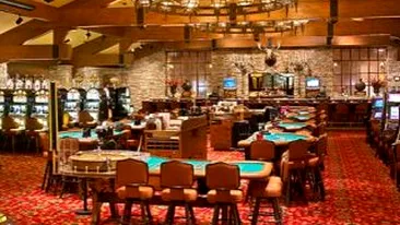 Sase barbati inarmati cu automate Kalasnikov au furat 800.000 de euro de la un turneu de poker din Germania