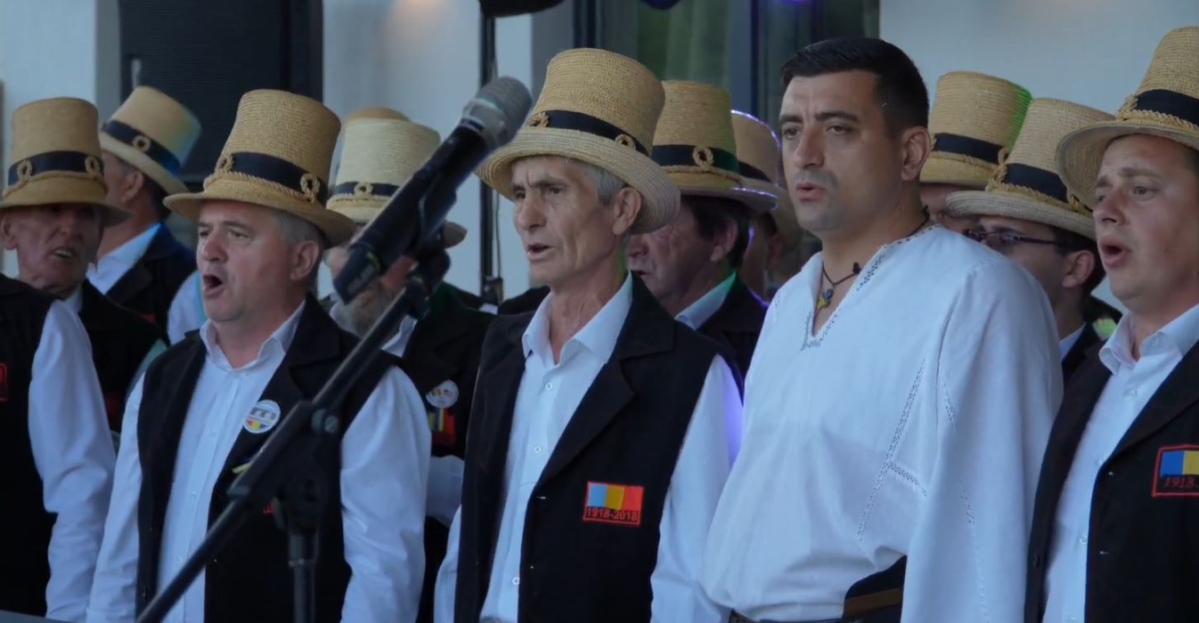 Imagini rare! George Simion a cântat în cor la botezul fiului său