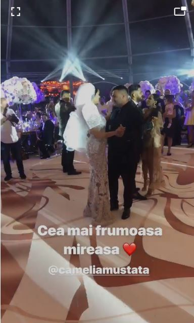 Camelia și Bebică, singuri, în mijlocul ringului de dans