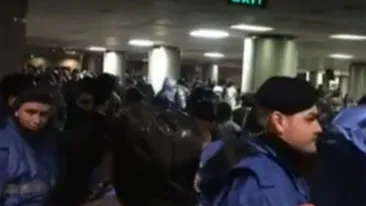 Incidente în Piaţa Universităţii între protestatari şi jandarmi