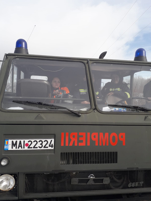 Pompierii au intervenit cu un utilaj 6X6