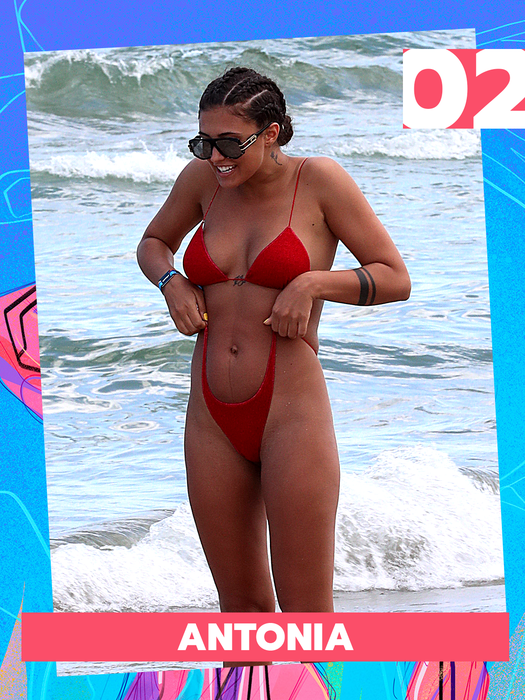 Top 50 de vedete puse în “dificultate” de bikini și sutien. Bianca Drăgușanu, Loredana Chivu, Daniela Crudu și-au băgat mâna și…