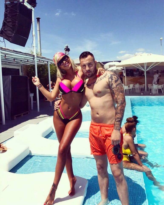 Nu are nicio rușine! Loredana Chivu, cu „rușinica” la vedere pe o plajă din Mamaia. Când s-a întors, s-a văzut tot