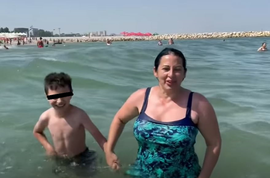 Anca de la Strehaia și familia, în stațiunea Mamaia! Imagini inedite de pe litoral. FOTO