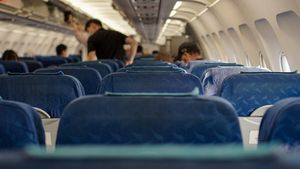 Care este cel mai bun loc din avion. Unde trebuie să te așezi pentru a fi în siguranță în caz de prăbușire
