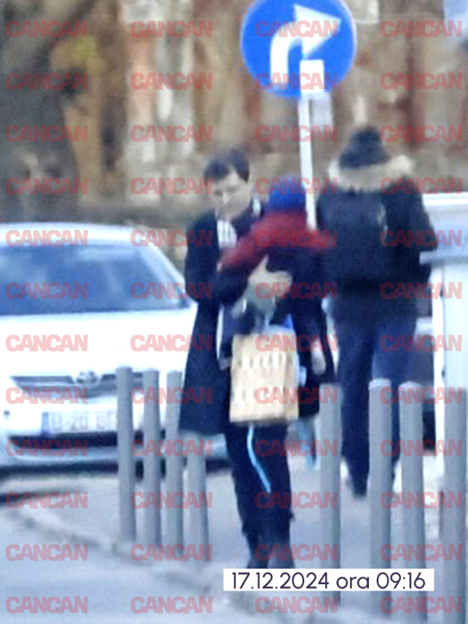 Nicușor Dan își duce, apoi, băiețelul la grădiniță