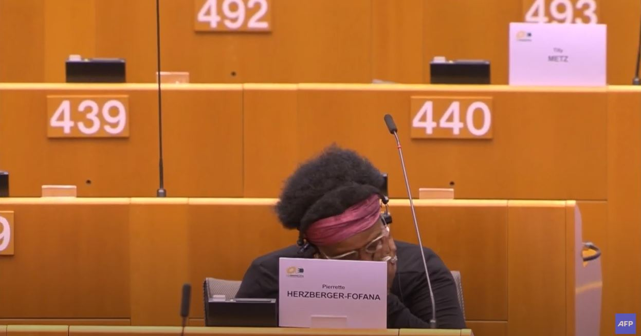 O eurodeputată de culoare a fost agresată de polițiștii din Bruxelles! Pierrette Herzberger-Fofana a povestit totul în Parlamentul European: “A fost o experiență traumatizantă”
