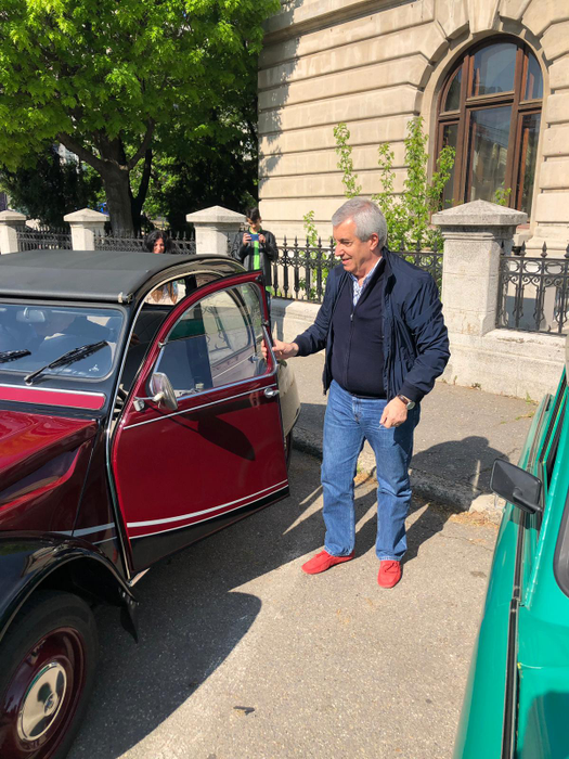 Raliul autovehiculelor de epocă de la Ploiești. Cu ce mașină a venit Călin Popescu Tăriceanu. FOTO