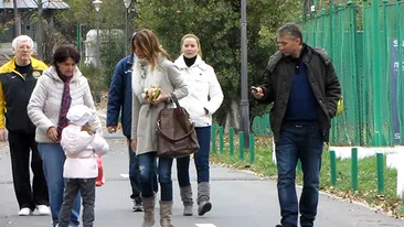 Dan Petrescu e un tată nu tocmai grijuliu. Stă departe de fiica lui, la Moscova, iar când se văd parcă nu se cunosc de niciun fel