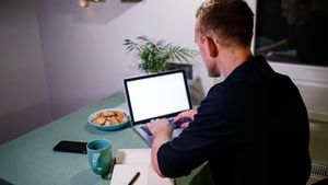 Păcăleală de 33.000€ luată de un italian de 57 de ani, după ce s-a cuplat pe internet cu o româncă de 39 de ani. Pentru ce i-a zis că are nevoie de bani